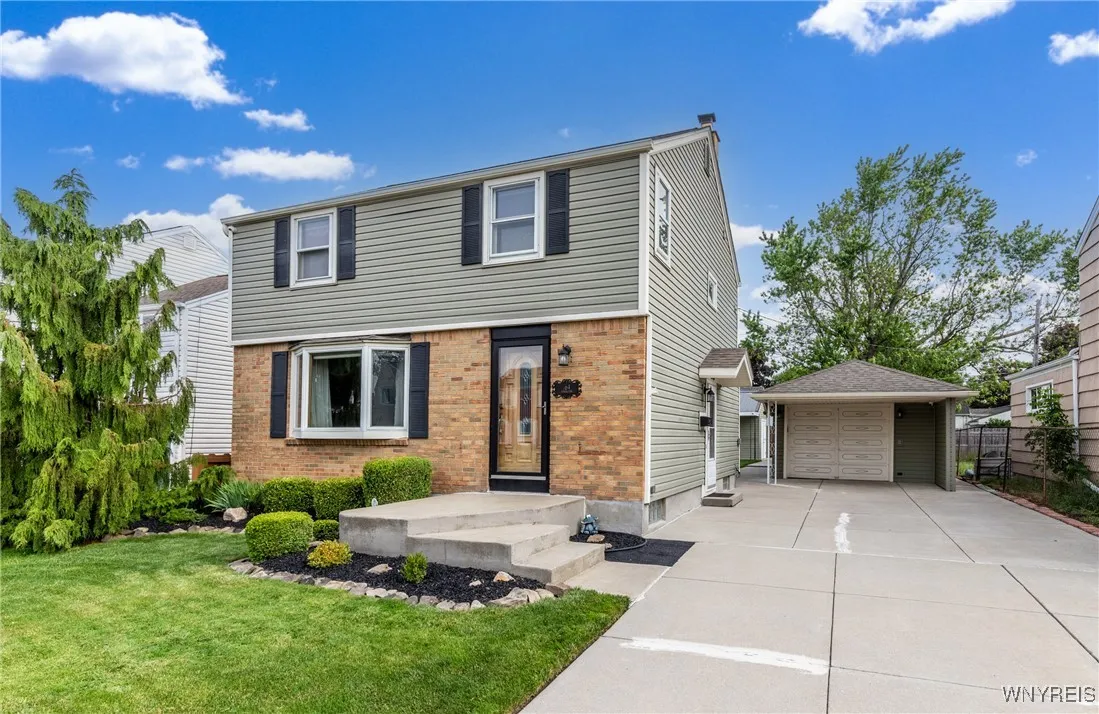164 Abbington, well cared for beautiful home!