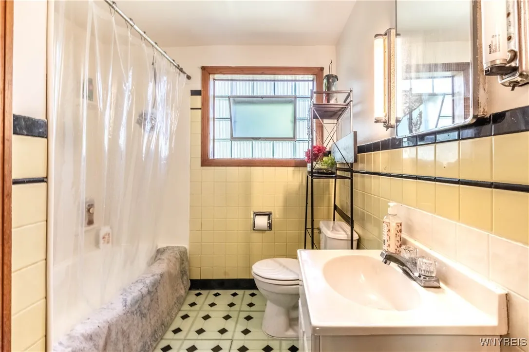 49 Bielak Road, Orchard Park, New York 14127, Orchard Park, New York 14127, 3 Bedrooms Bedrooms, ,2 BathroomsBathrooms,Residential,For Sale,49 Bielak Road, Orchard Park, New York 14127,B1625453