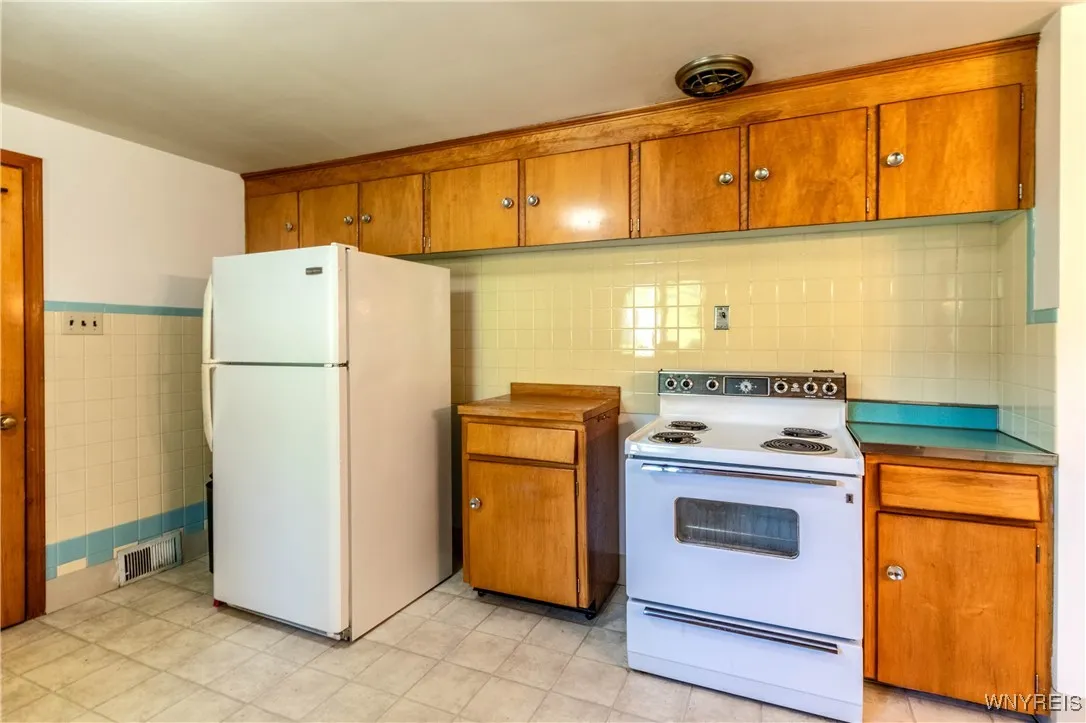 49 Bielak Road, Orchard Park, New York 14127, Orchard Park, New York 14127, 3 Bedrooms Bedrooms, ,2 BathroomsBathrooms,Residential,For Sale,49 Bielak Road, Orchard Park, New York 14127,B1625453
