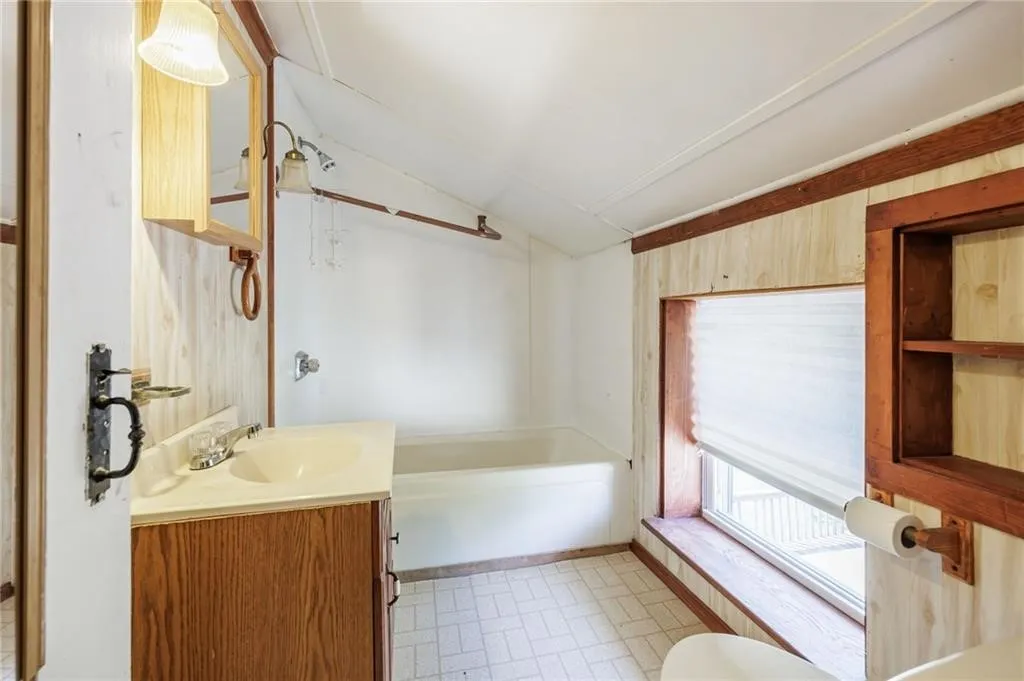 913 Wayneport Road, Macedon, New York 14502, Macedon, New York 14502, 5 Bedrooms Bedrooms, ,3 BathroomsBathrooms,Residential,Closed,913 Wayneport Road, Macedon, New York 14502,0,R1627351