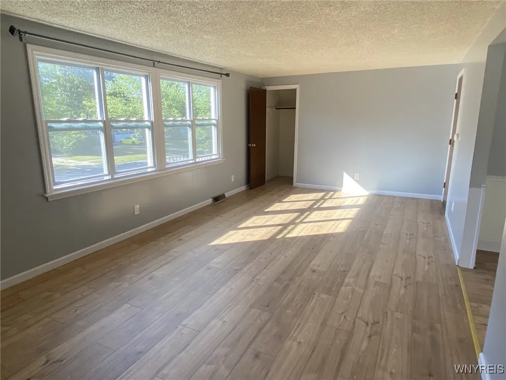 52 Acacia Drive Upper, Amherst, New York 14228, Amherst, New York 14228, 3 Bedrooms Bedrooms, 6 Rooms Rooms,1 BathroomBathrooms,Residential Lease,For Rent,52 Acacia Drive Upper, Amherst, New York 14228,B1627144