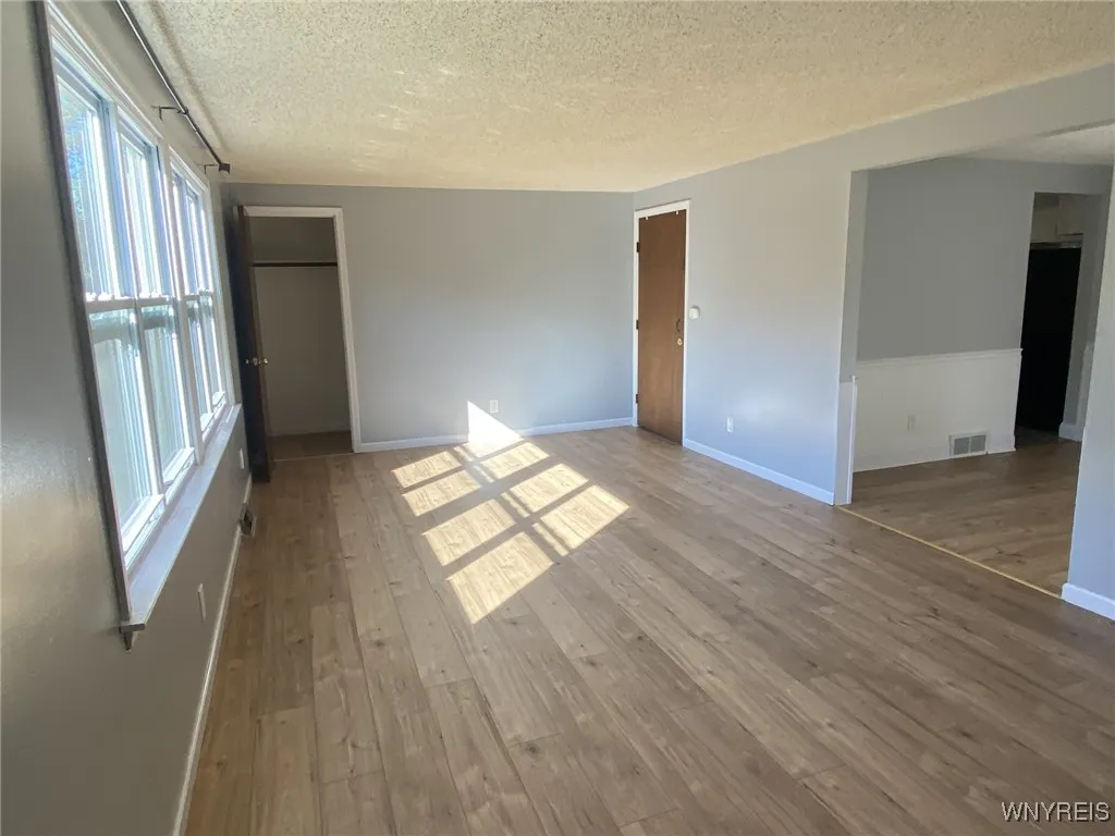 52 Acacia Drive Upper, Amherst, New York 14228, Amherst, New York 14228, 3 Bedrooms Bedrooms, 6 Rooms Rooms,1 BathroomBathrooms,Residential Lease,For Rent,52 Acacia Drive Upper, Amherst, New York 14228,B1627144