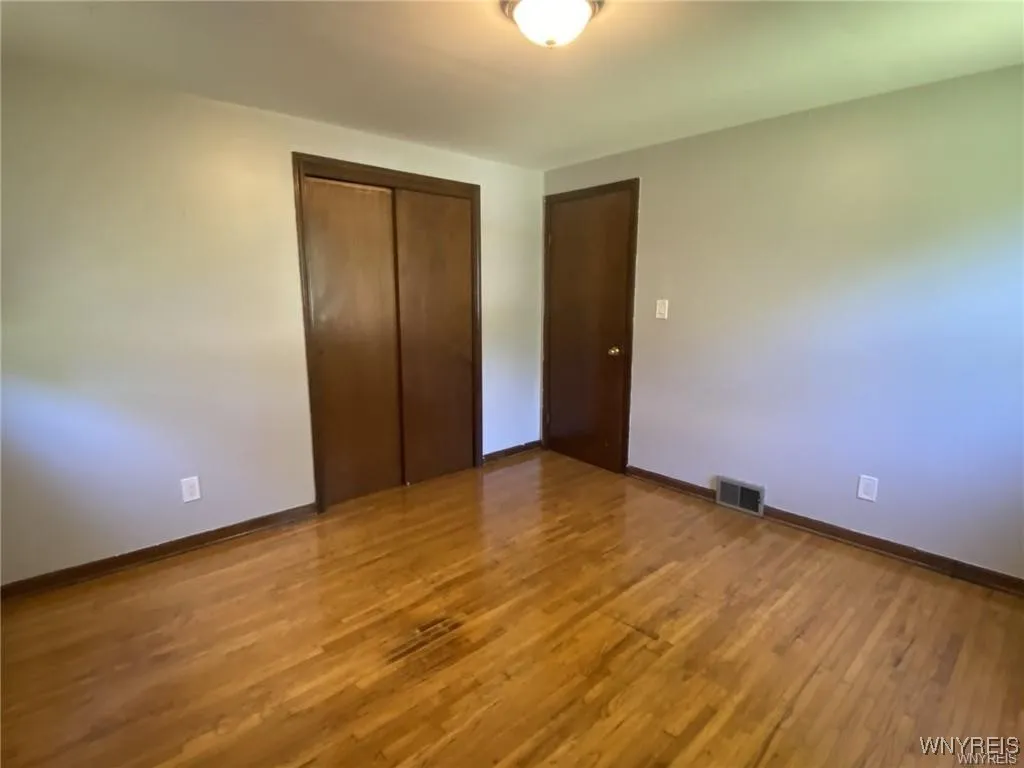 52 Acacia Drive Upper, Amherst, New York 14228, Amherst, New York 14228, 3 Bedrooms Bedrooms, 6 Rooms Rooms,1 BathroomBathrooms,Residential Lease,For Rent,52 Acacia Drive Upper, Amherst, New York 14228,B1627144