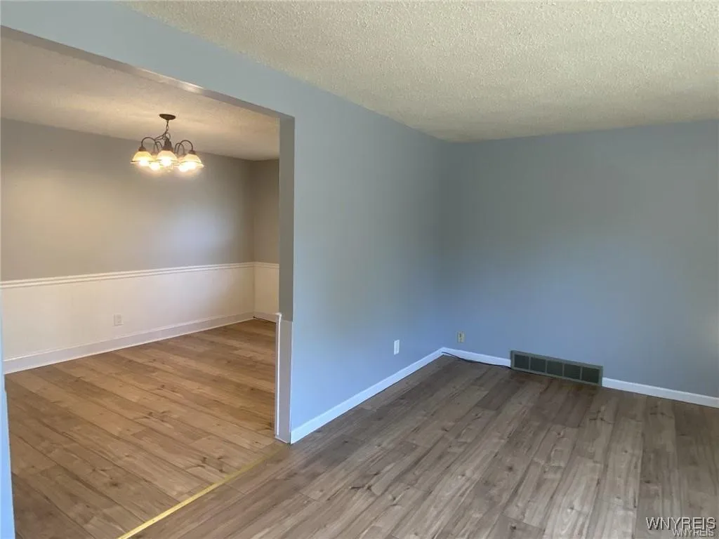 52 Acacia Drive Upper, Amherst, New York 14228, Amherst, New York 14228, 3 Bedrooms Bedrooms, 6 Rooms Rooms,1 BathroomBathrooms,Residential Lease,For Rent,52 Acacia Drive Upper, Amherst, New York 14228,B1627144