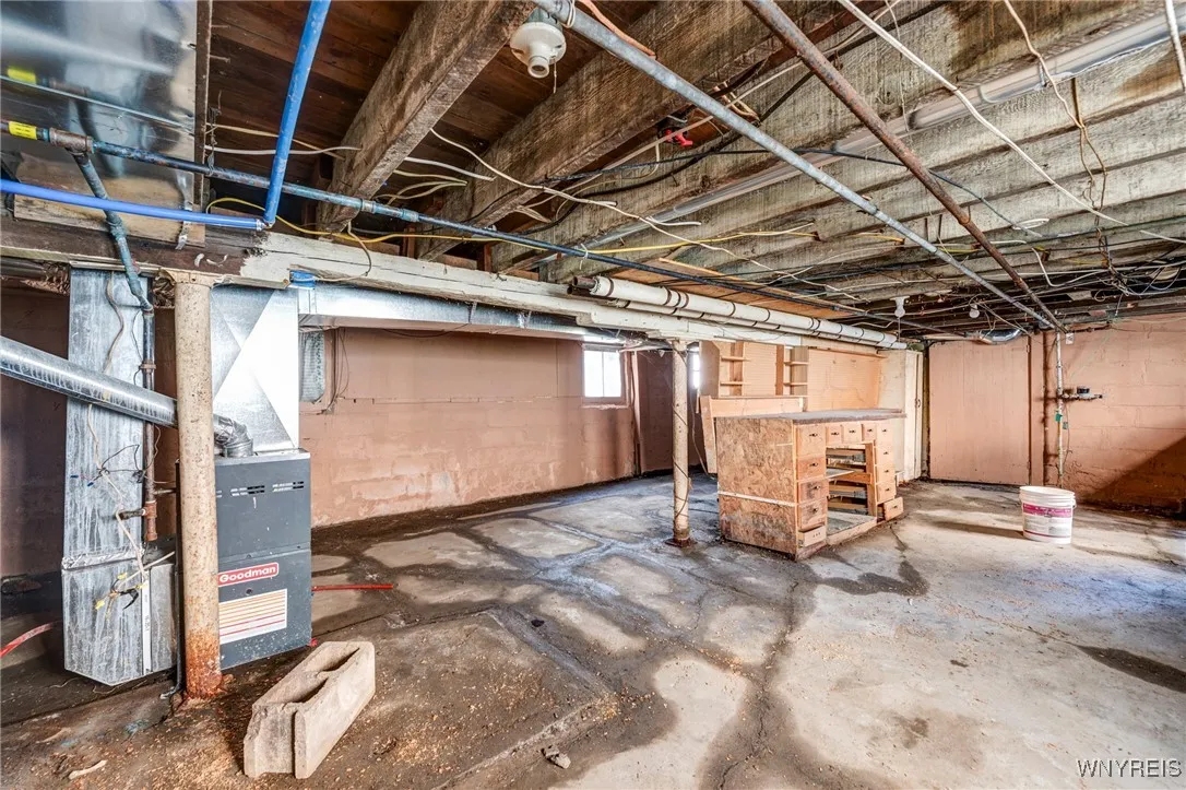127 Humason Avenue, Buffalo, New York 14211, Buffalo, New York 14211, 5 Bedrooms Bedrooms, ,2 BathroomsBathrooms,Residential,For Sale,127 Humason Avenue, Buffalo, New York 14211,B1627377