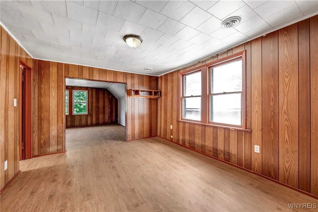 127 Humason Avenue, Buffalo, New York 14211, Buffalo, New York 14211, 5 Bedrooms Bedrooms, ,2 BathroomsBathrooms,Residential,For Sale,127 Humason Avenue, Buffalo, New York 14211,B1627377