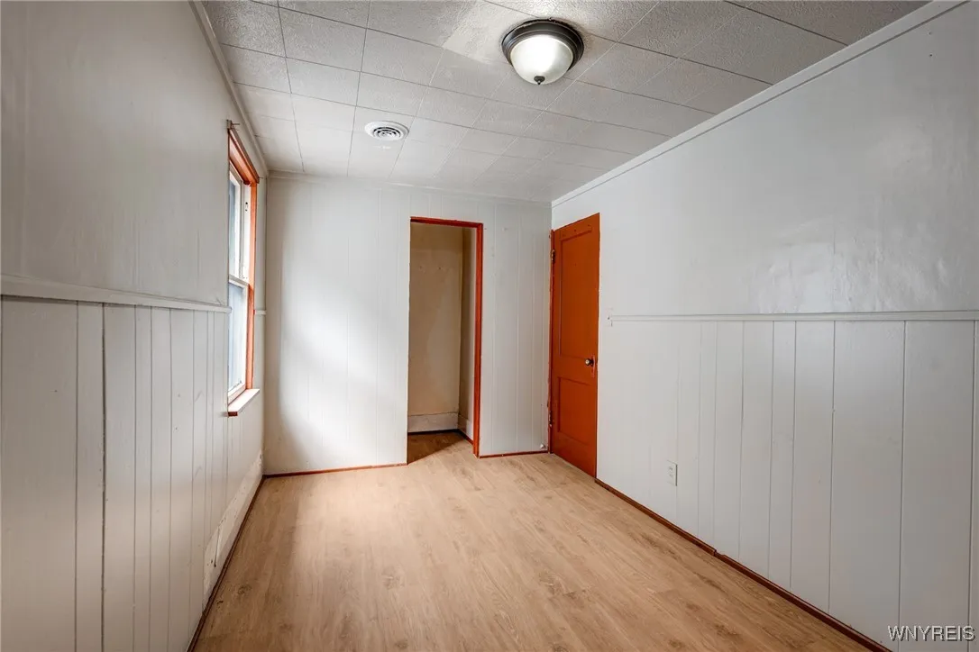 127 Humason Avenue, Buffalo, New York 14211, Buffalo, New York 14211, 5 Bedrooms Bedrooms, ,2 BathroomsBathrooms,Residential,For Sale,127 Humason Avenue, Buffalo, New York 14211,B1627377