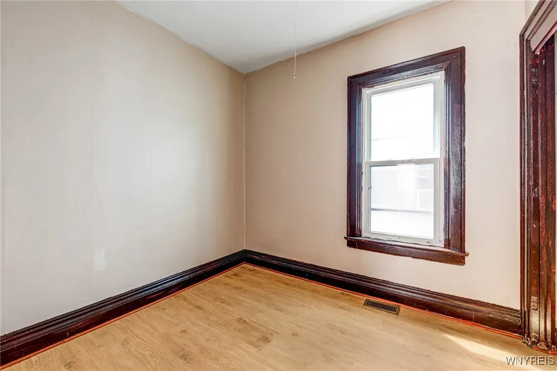 127 Humason Avenue, Buffalo, New York 14211, Buffalo, New York 14211, 5 Bedrooms Bedrooms, ,2 BathroomsBathrooms,Residential,For Sale,127 Humason Avenue, Buffalo, New York 14211,B1627377