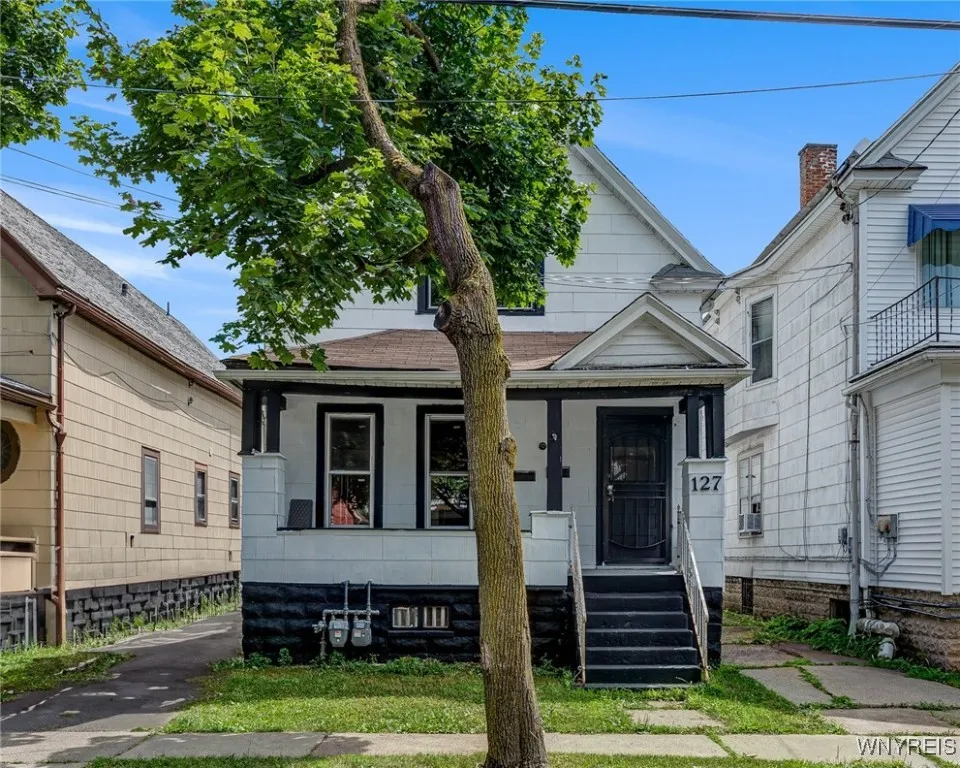 127 Humason Avenue, Buffalo, New York 14211, Buffalo, New York 14211, 5 Bedrooms Bedrooms, ,2 BathroomsBathrooms,Residential,For Sale,127 Humason Avenue, Buffalo, New York 14211,B1627377
