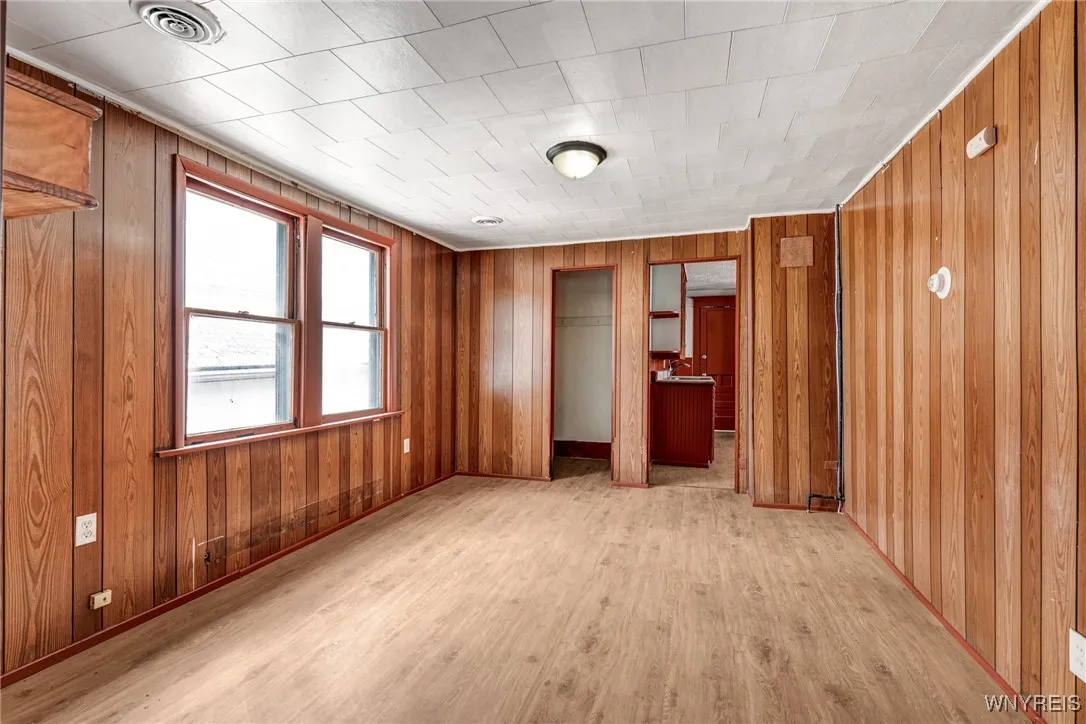 127 Humason Avenue, Buffalo, New York 14211, Buffalo, New York 14211, 5 Bedrooms Bedrooms, ,2 BathroomsBathrooms,Residential,For Sale,127 Humason Avenue, Buffalo, New York 14211,B1627377