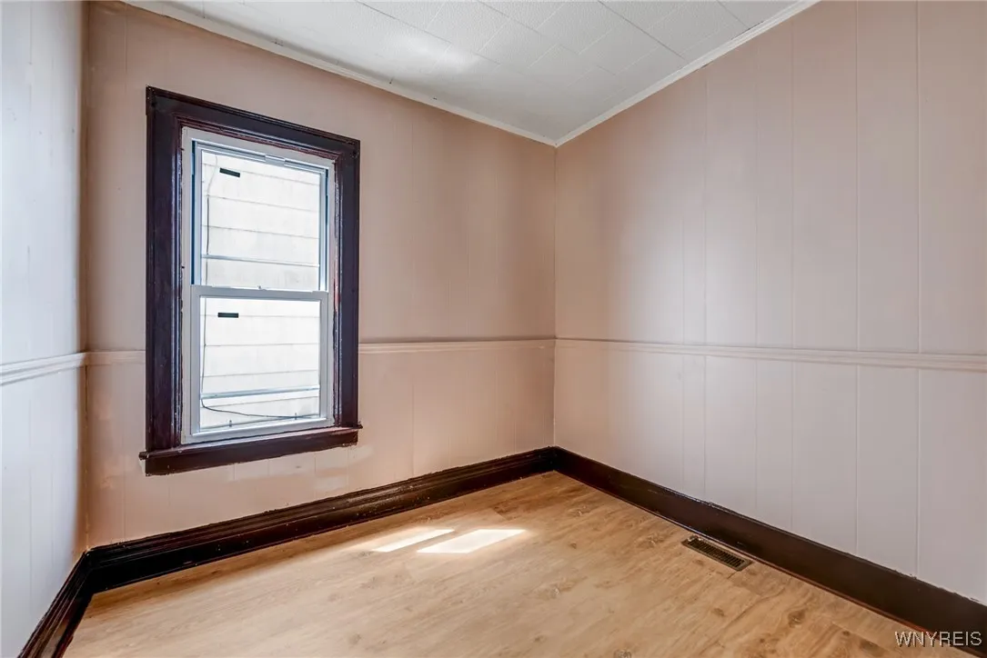127 Humason Avenue, Buffalo, New York 14211, Buffalo, New York 14211, 5 Bedrooms Bedrooms, ,2 BathroomsBathrooms,Residential,For Sale,127 Humason Avenue, Buffalo, New York 14211,B1627377