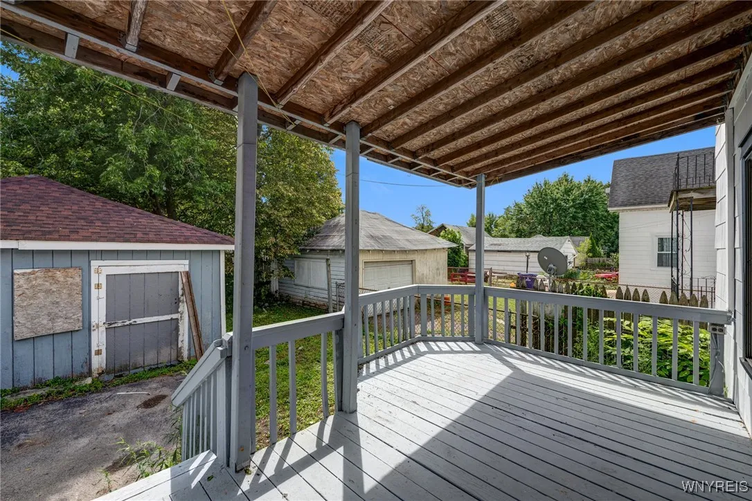 127 Humason Avenue, Buffalo, New York 14211, Buffalo, New York 14211, 5 Bedrooms Bedrooms, ,2 BathroomsBathrooms,Residential,For Sale,127 Humason Avenue, Buffalo, New York 14211,B1627377