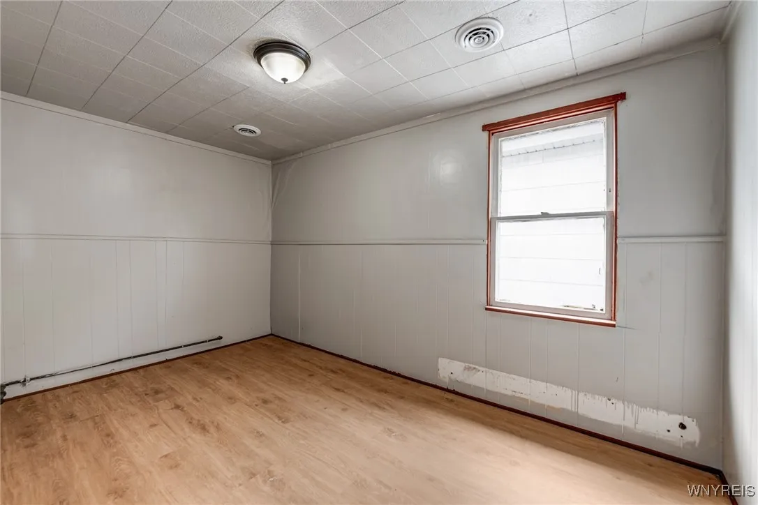 127 Humason Avenue, Buffalo, New York 14211, Buffalo, New York 14211, 5 Bedrooms Bedrooms, ,2 BathroomsBathrooms,Residential,For Sale,127 Humason Avenue, Buffalo, New York 14211,B1627377