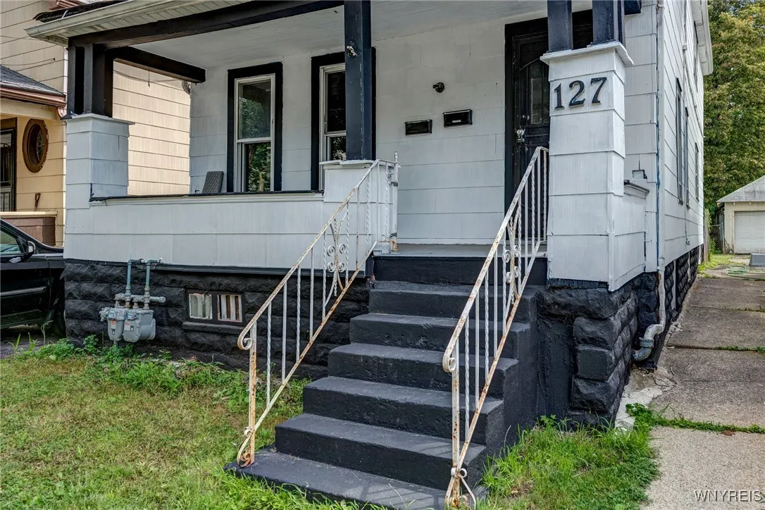 127 Humason Avenue, Buffalo, New York 14211, Buffalo, New York 14211, 5 Bedrooms Bedrooms, ,2 BathroomsBathrooms,Residential,For Sale,127 Humason Avenue, Buffalo, New York 14211,B1627377