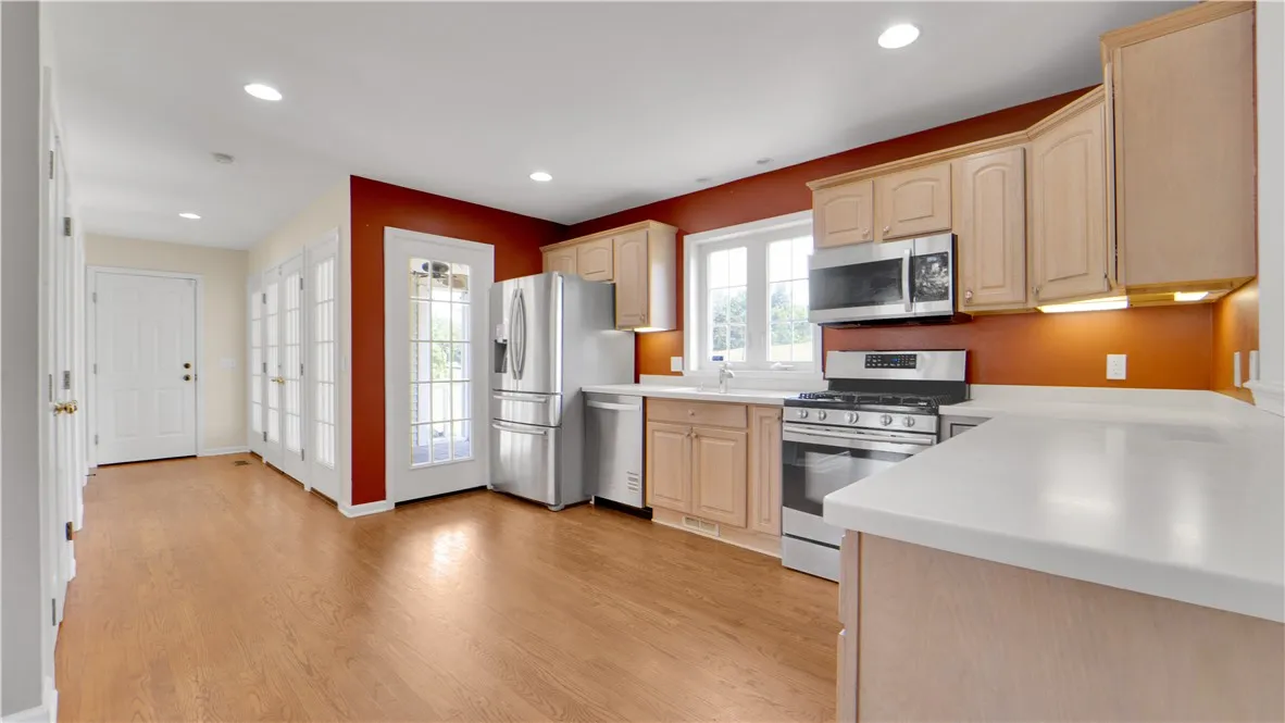 378 Salt Road, Webster, New York 14580, Webster, New York 14580, 3 Bedrooms Bedrooms, 7 Rooms Rooms,2 BathroomsBathrooms,Residential,Closed,378 Salt Road, Webster, New York 14580,0,R1626657