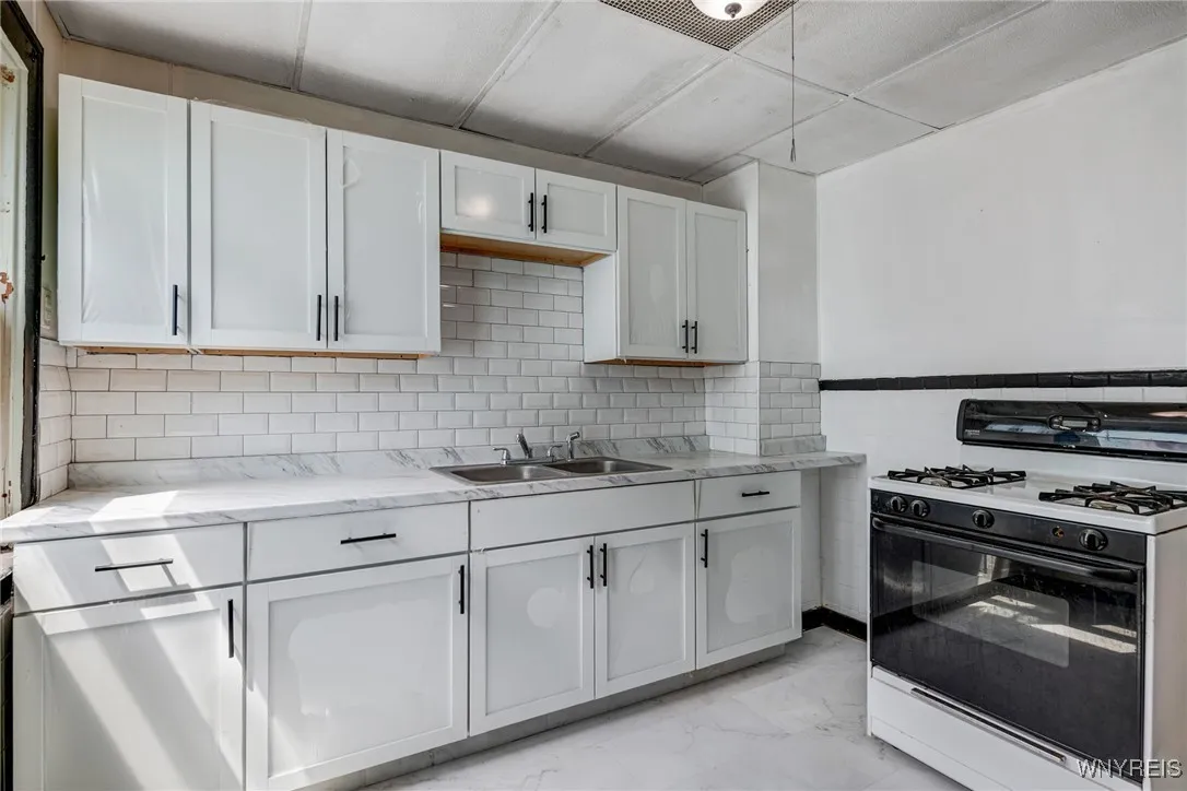 50 Wilkes Avenue, Buffalo, New York 14215, Buffalo, New York 14215, 4 Bedrooms Bedrooms, 7 Rooms Rooms,2 BathroomsBathrooms,Residential,For Sale,50 Wilkes Avenue, Buffalo, New York 14215,B1627391