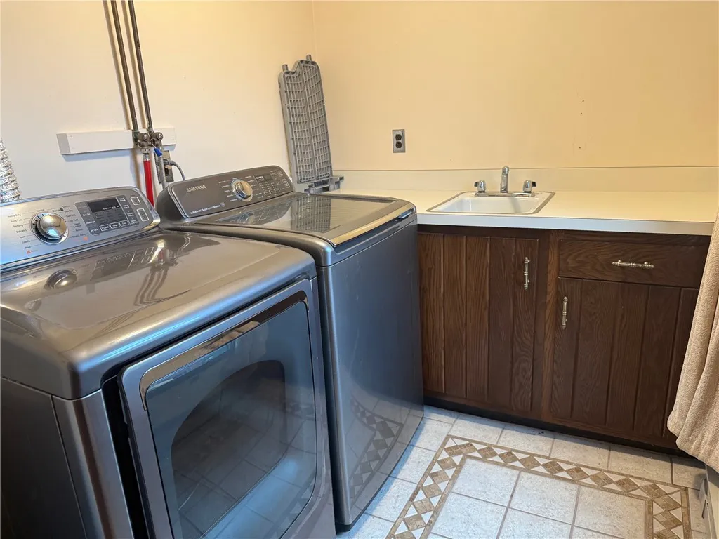 101 East Second Street, Dix, New York 14891, Dix, New York 14891, 2 Bedrooms Bedrooms, 6 Rooms Rooms,2 BathroomsBathrooms,Residential Lease,For Rent,101 East Second Street, Dix, New York 14891,R1627110