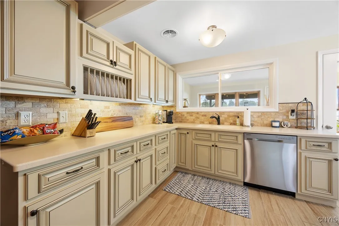 1514 Owahgena Terrace, Cazenovia, New York 13035, Cazenovia, New York 13035, 3 Bedrooms Bedrooms, 8 Rooms Rooms,2 BathroomsBathrooms,Residential,Closed,1514 Owahgena Terrace, Cazenovia, New York 13035,0,S1627011