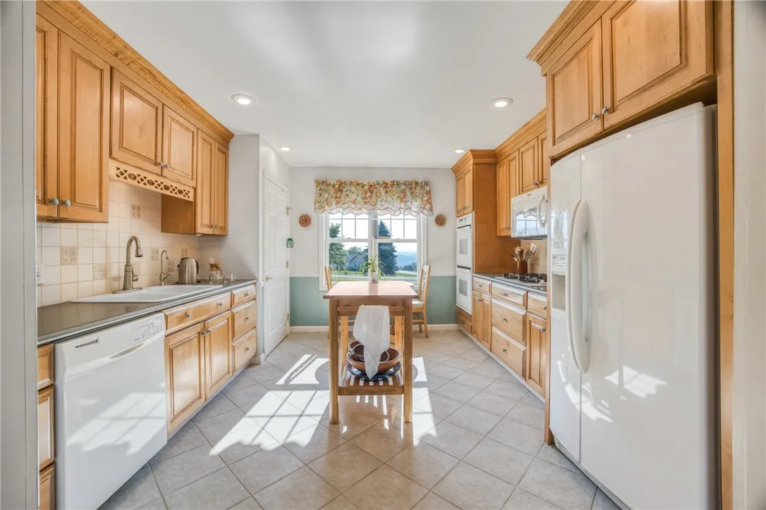 2722 Coates Road, Jerusalem, New York 14527, Jerusalem, New York 14527, 4 Bedrooms Bedrooms, 11 Rooms Rooms,2 BathroomsBathrooms,Residential,For Sale,2722 Coates Road, Jerusalem, New York 14527,R1625656