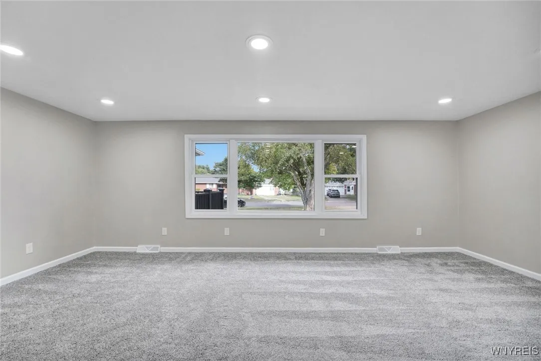 109 Devon Lane, Amherst, New York 14221, Amherst, New York 14221, 4 Bedrooms Bedrooms, 7 Rooms Rooms,3 BathroomsBathrooms,Residential,For Sale,109 Devon Lane, Amherst, New York 14221,B1625924