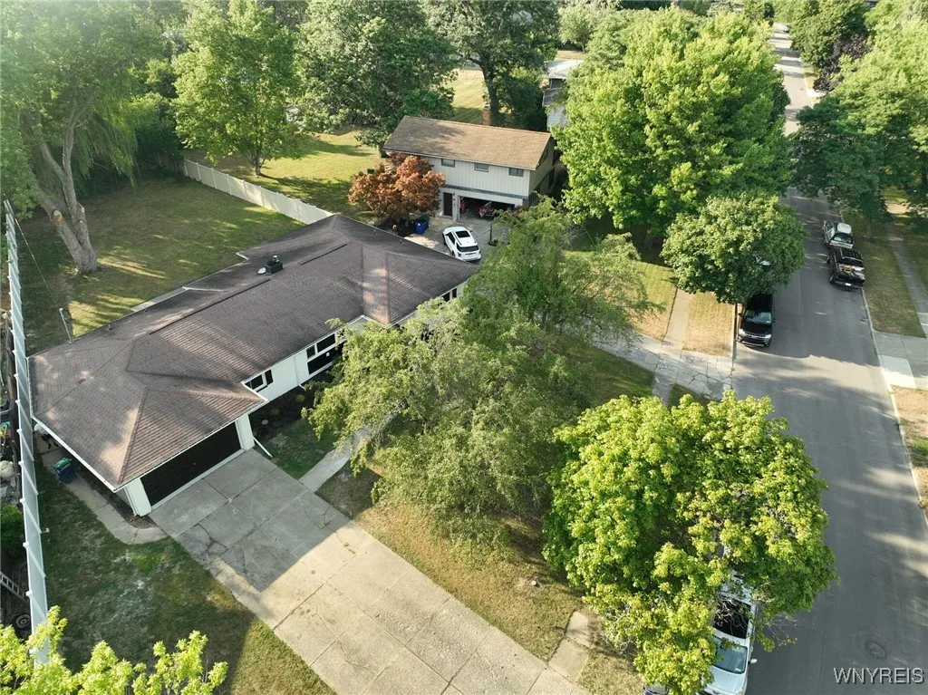 109 Devon Lane, Amherst, New York 14221, Amherst, New York 14221, 4 Bedrooms Bedrooms, 7 Rooms Rooms,3 BathroomsBathrooms,Residential,For Sale,109 Devon Lane, Amherst, New York 14221,B1625924