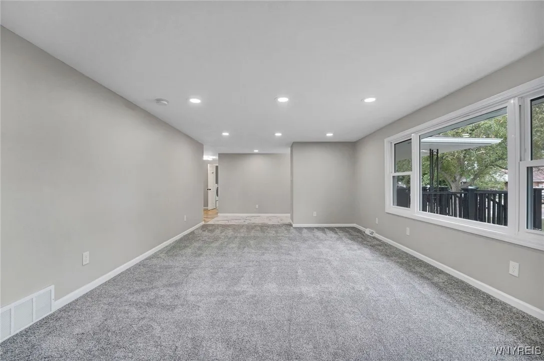109 Devon Lane, Amherst, New York 14221, Amherst, New York 14221, 4 Bedrooms Bedrooms, 7 Rooms Rooms,3 BathroomsBathrooms,Residential,For Sale,109 Devon Lane, Amherst, New York 14221,B1625924