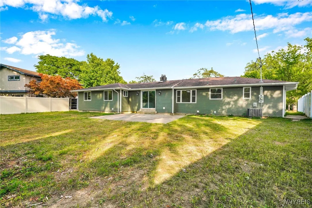 109 Devon Lane, Amherst, New York 14221, Amherst, New York 14221, 4 Bedrooms Bedrooms, 7 Rooms Rooms,3 BathroomsBathrooms,Residential,For Sale,109 Devon Lane, Amherst, New York 14221,B1625924