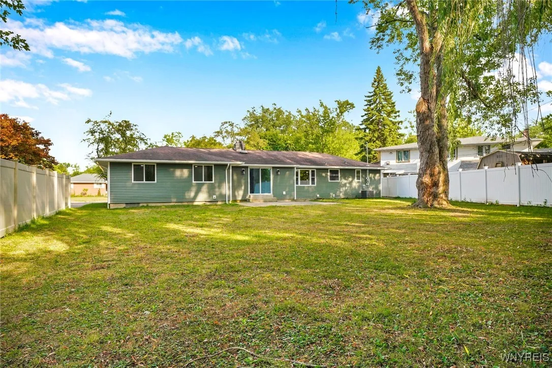 109 Devon Lane, Amherst, New York 14221, Amherst, New York 14221, 4 Bedrooms Bedrooms, 7 Rooms Rooms,3 BathroomsBathrooms,Residential,For Sale,109 Devon Lane, Amherst, New York 14221,B1625924