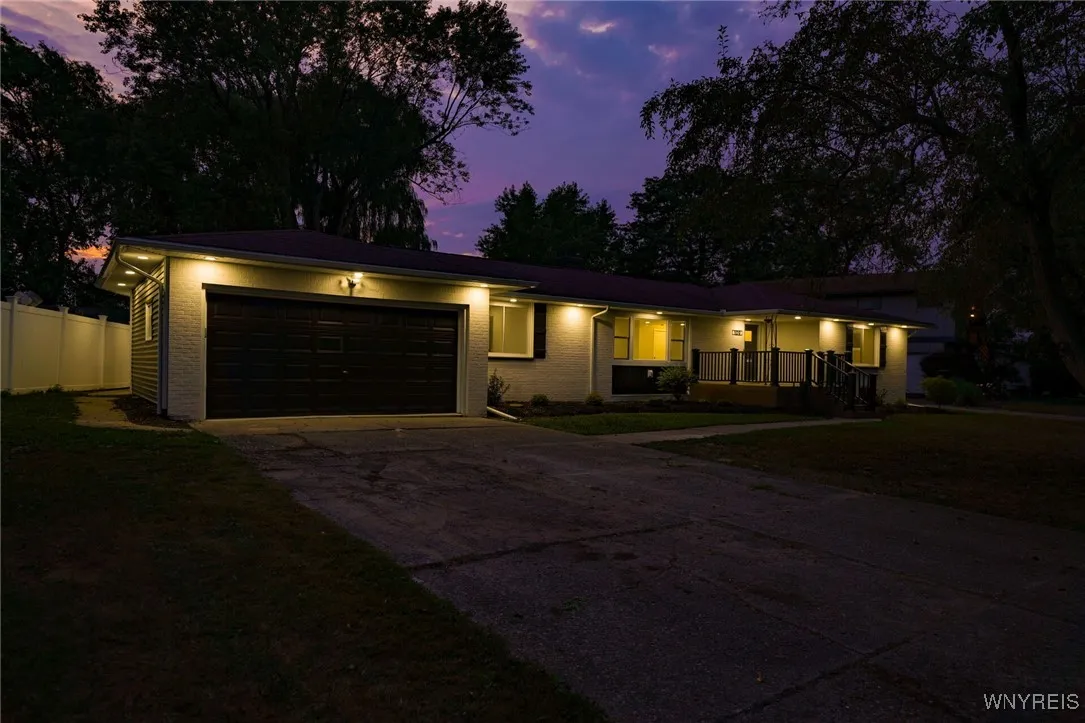 109 Devon Lane, Amherst, New York 14221, Amherst, New York 14221, 4 Bedrooms Bedrooms, 7 Rooms Rooms,3 BathroomsBathrooms,Residential,For Sale,109 Devon Lane, Amherst, New York 14221,B1625924