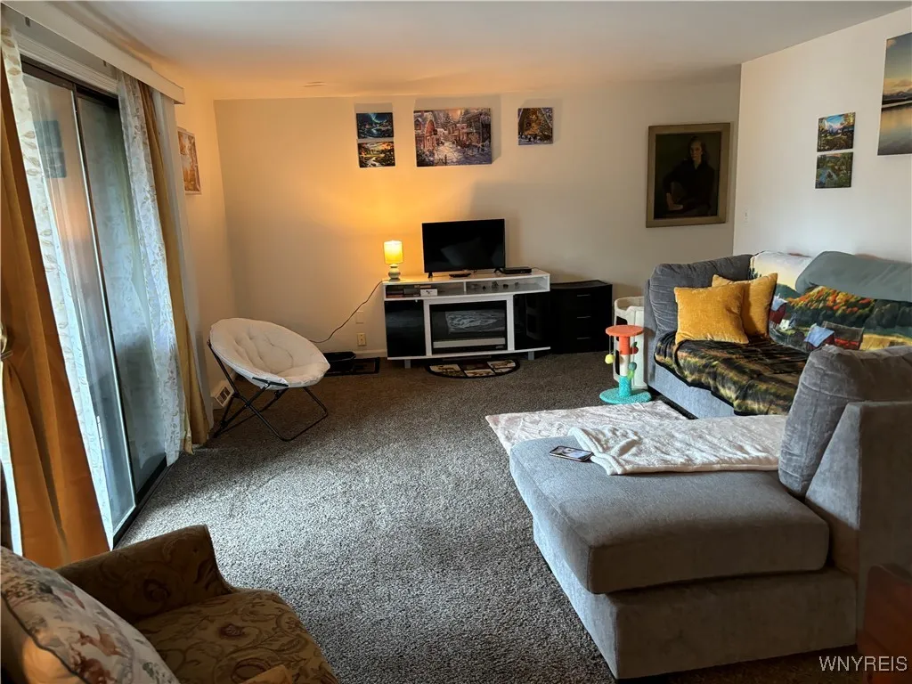 15 Greenwich Drive 3, Amherst, New York 14228, Amherst, New York 14228, 2 Bedrooms Bedrooms, 4 Rooms Rooms,1 BathroomBathrooms,Residential,For Sale,15 Greenwich Drive 3, Amherst, New York 14228,B1627362
