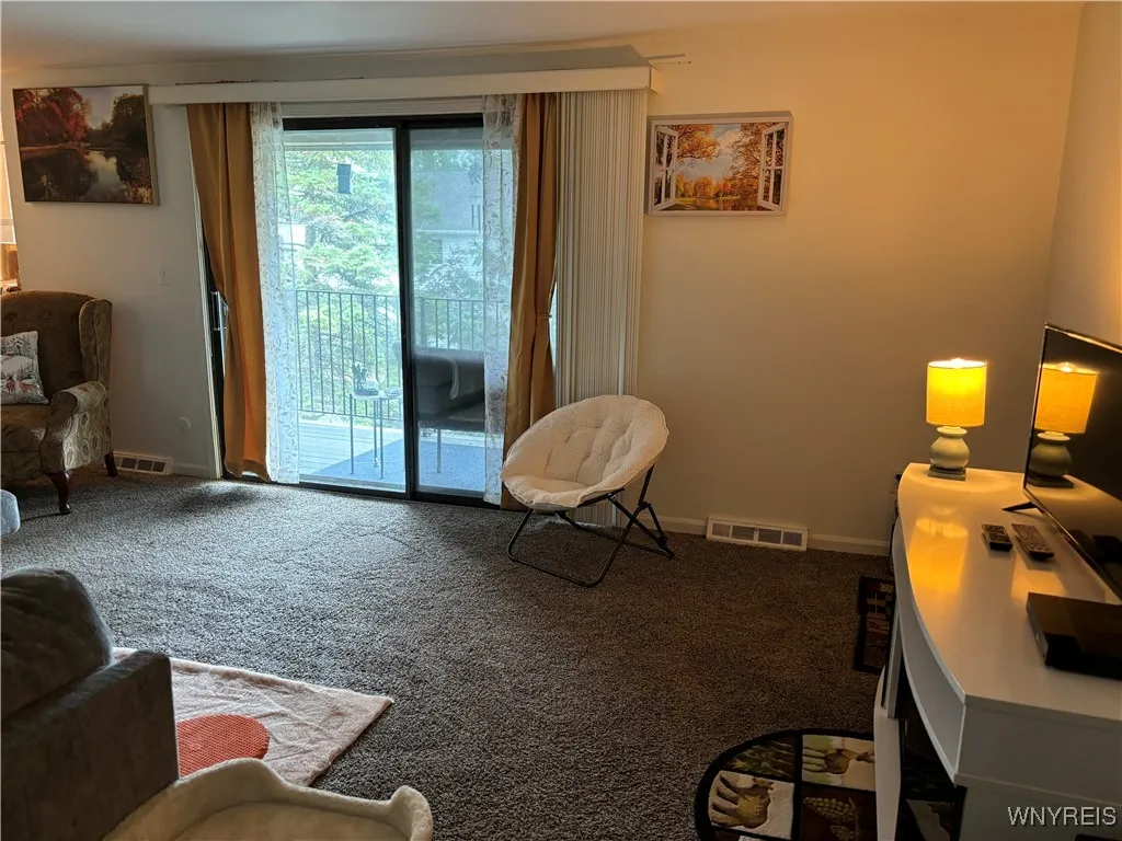15 Greenwich Drive 3, Amherst, New York 14228, Amherst, New York 14228, 2 Bedrooms Bedrooms, 4 Rooms Rooms,1 BathroomBathrooms,Residential,For Sale,15 Greenwich Drive 3, Amherst, New York 14228,B1627362