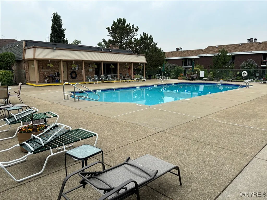 15 Greenwich Drive 3, Amherst, New York 14228, Amherst, New York 14228, 2 Bedrooms Bedrooms, 4 Rooms Rooms,1 BathroomBathrooms,Residential,For Sale,15 Greenwich Drive 3, Amherst, New York 14228,B1627362