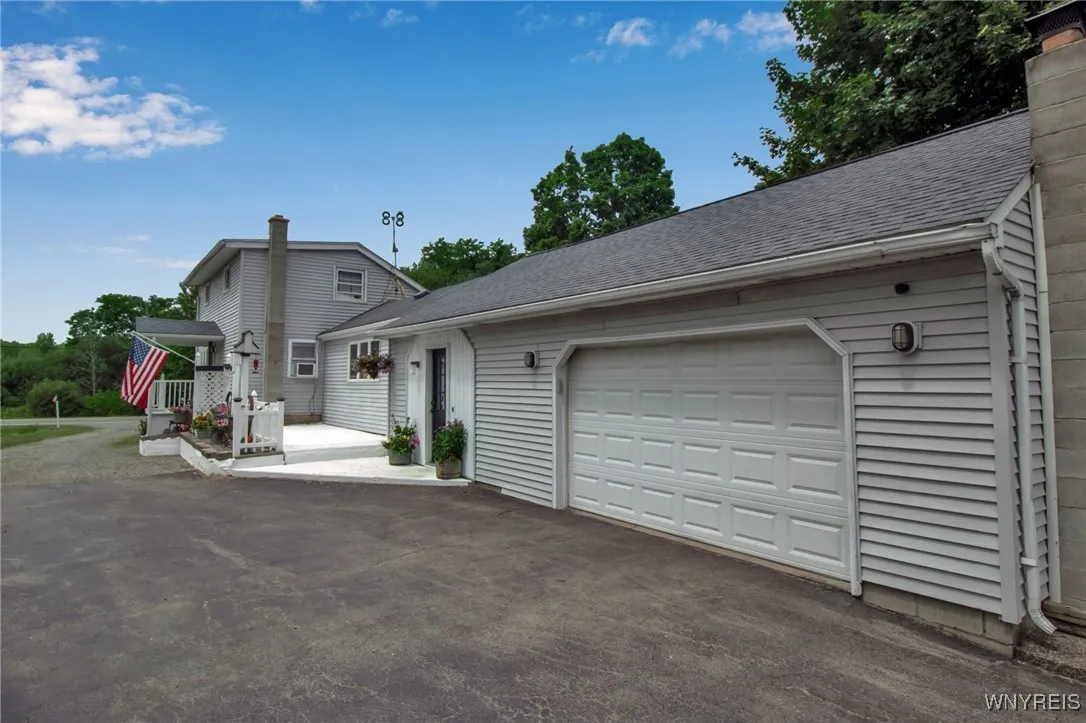 2839 Carmen Road, Hartland, New York 14105, Hartland, New York 14105, 3 Bedrooms Bedrooms, 7 Rooms Rooms,1 BathroomBathrooms,Residential,For Sale,2839 Carmen Road, Hartland, New York 14105,B1626956
