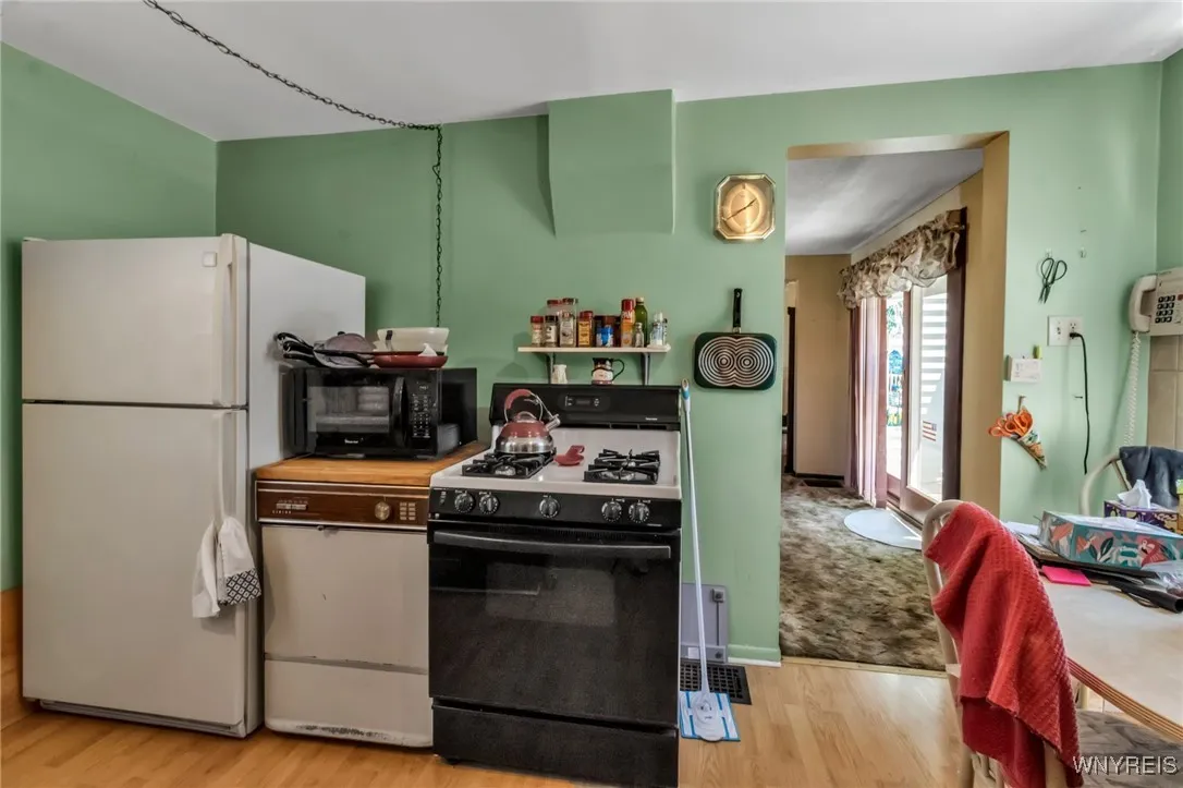 168 Dearborn Street, Buffalo, New York 14207, Buffalo, New York 14207, 3 Bedrooms Bedrooms, 7 Rooms Rooms,1 BathroomBathrooms,Residential,For Sale,168 Dearborn Street, Buffalo, New York 14207,B1624129