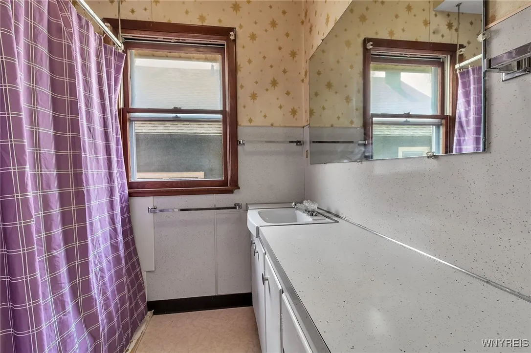 2 Tracy Avenue, Batavia City, New York 14020, Batavia City, New York 14020, 3 Bedrooms Bedrooms, 6 Rooms Rooms,1 BathroomBathrooms,Residential,For Sale,2 Tracy Avenue, Batavia City, New York 14020,B1626331