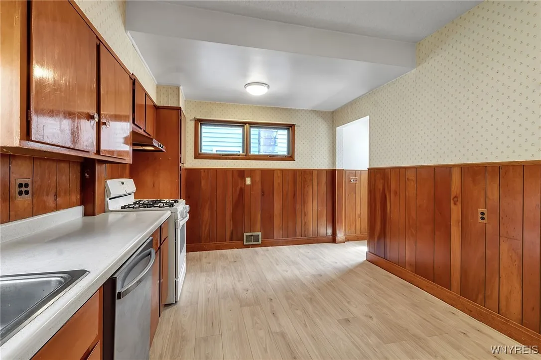 2 Tracy Avenue, Batavia City, New York 14020, Batavia City, New York 14020, 3 Bedrooms Bedrooms, 6 Rooms Rooms,1 BathroomBathrooms,Residential,For Sale,2 Tracy Avenue, Batavia City, New York 14020,B1626331
