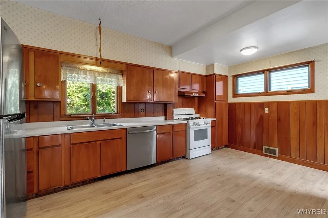 2 Tracy Avenue, Batavia City, New York 14020, Batavia City, New York 14020, 3 Bedrooms Bedrooms, 6 Rooms Rooms,1 BathroomBathrooms,Residential,For Sale,2 Tracy Avenue, Batavia City, New York 14020,B1626331