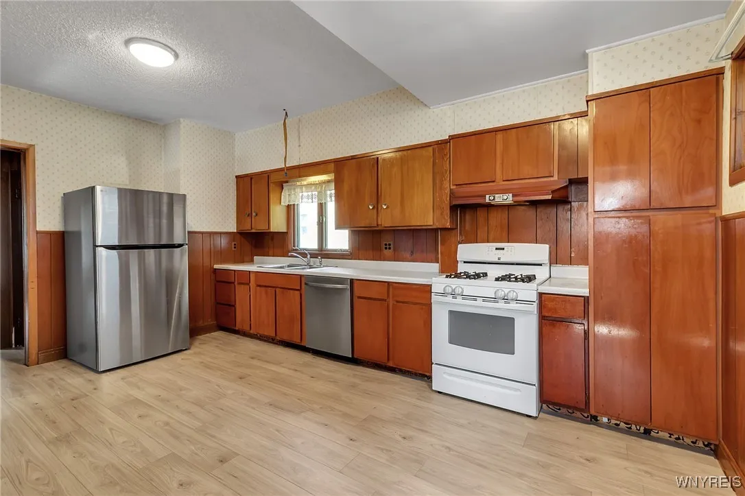 2 Tracy Avenue, Batavia City, New York 14020, Batavia City, New York 14020, 3 Bedrooms Bedrooms, 6 Rooms Rooms,1 BathroomBathrooms,Residential,For Sale,2 Tracy Avenue, Batavia City, New York 14020,B1626331