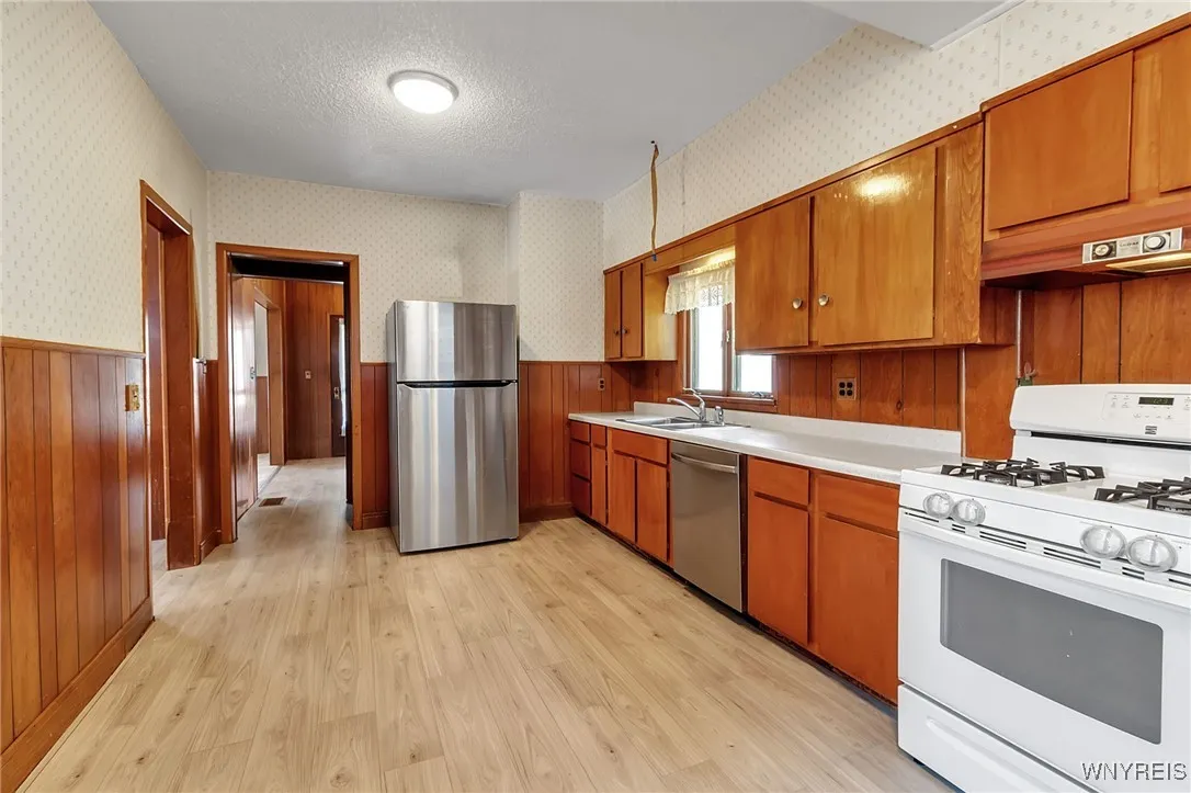 2 Tracy Avenue, Batavia City, New York 14020, Batavia City, New York 14020, 3 Bedrooms Bedrooms, 6 Rooms Rooms,1 BathroomBathrooms,Residential,For Sale,2 Tracy Avenue, Batavia City, New York 14020,B1626331