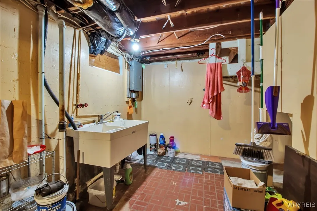 74 Harris Court, Cheektowaga, New York 14225, Cheektowaga, New York 14225, 3 Bedrooms Bedrooms, 7 Rooms Rooms,2 BathroomsBathrooms,Residential,For Sale,74 Harris Court, Cheektowaga, New York 14225,B1627350