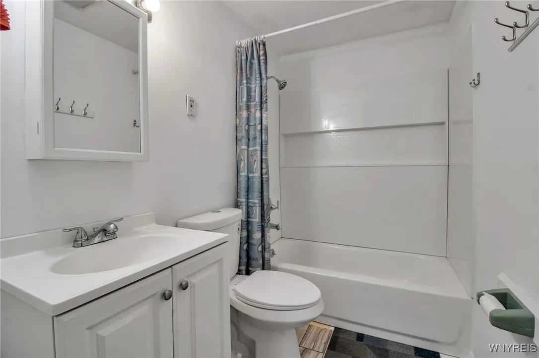 74 Harris Court, Cheektowaga, New York 14225, Cheektowaga, New York 14225, 3 Bedrooms Bedrooms, 7 Rooms Rooms,2 BathroomsBathrooms,Residential,For Sale,74 Harris Court, Cheektowaga, New York 14225,B1627350