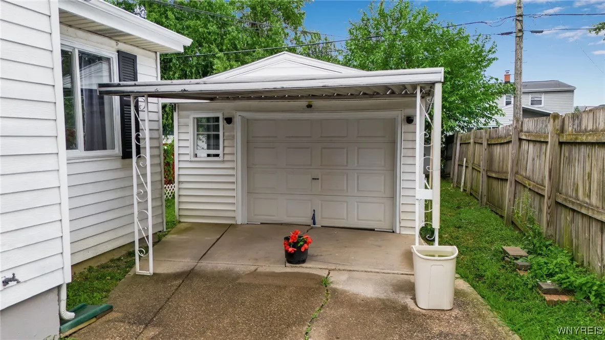 74 Harris Court, Cheektowaga, New York 14225, Cheektowaga, New York 14225, 3 Bedrooms Bedrooms, 7 Rooms Rooms,2 BathroomsBathrooms,Residential,For Sale,74 Harris Court, Cheektowaga, New York 14225,B1627350
