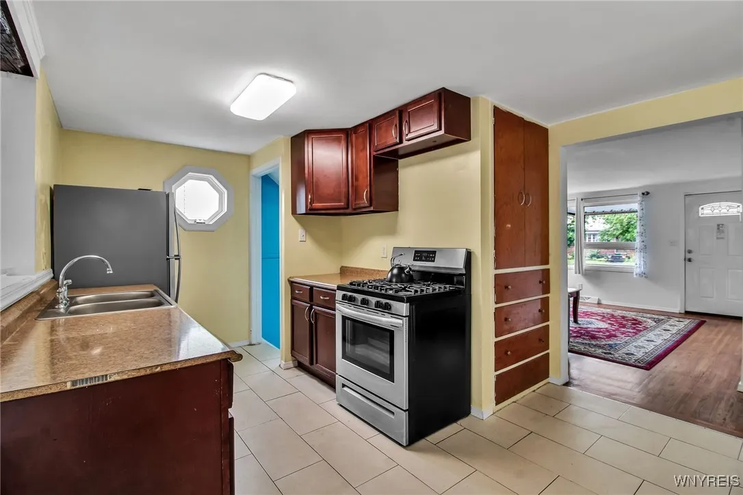 74 Harris Court, Cheektowaga, New York 14225, Cheektowaga, New York 14225, 3 Bedrooms Bedrooms, 7 Rooms Rooms,2 BathroomsBathrooms,Residential,For Sale,74 Harris Court, Cheektowaga, New York 14225,B1627350