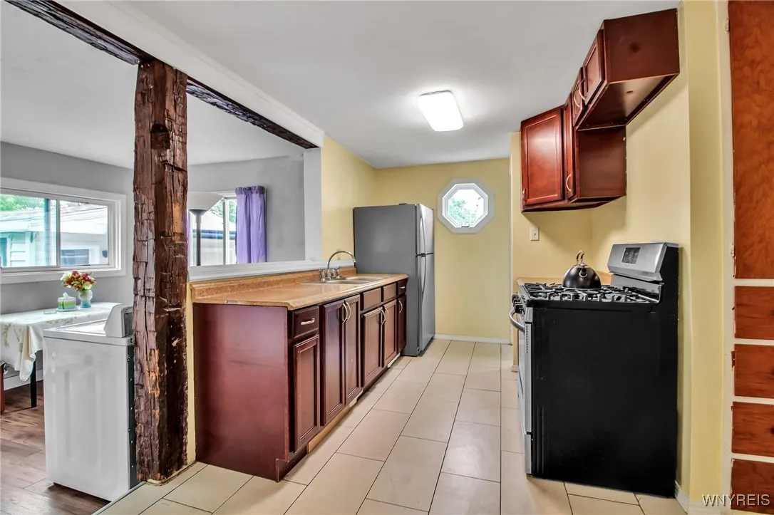 74 Harris Court, Cheektowaga, New York 14225, Cheektowaga, New York 14225, 3 Bedrooms Bedrooms, 7 Rooms Rooms,2 BathroomsBathrooms,Residential,For Sale,74 Harris Court, Cheektowaga, New York 14225,B1627350