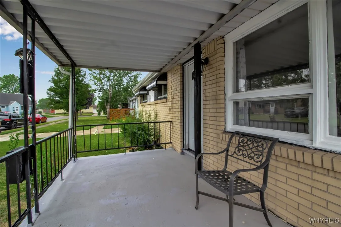 74 Harris Court, Cheektowaga, New York 14225, Cheektowaga, New York 14225, 3 Bedrooms Bedrooms, 7 Rooms Rooms,2 BathroomsBathrooms,Residential,For Sale,74 Harris Court, Cheektowaga, New York 14225,B1627350