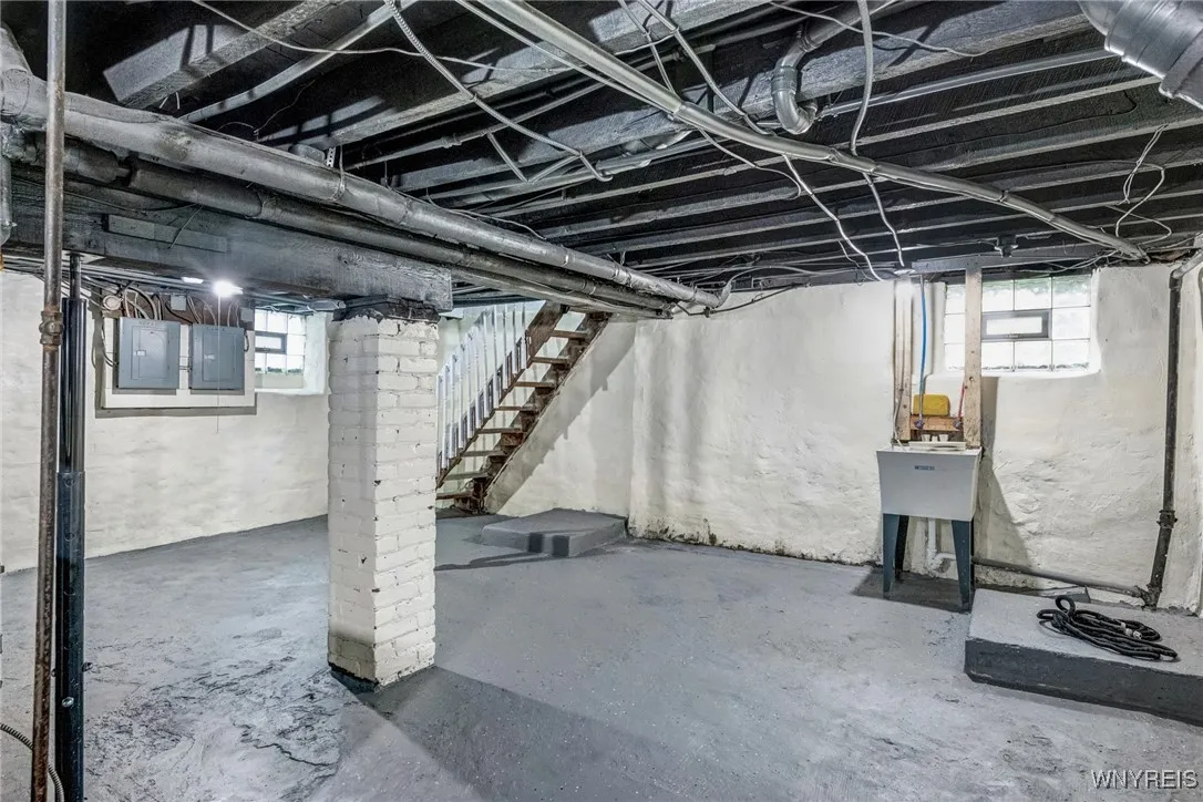 405 W Ferry Street, Buffalo, New York 14213, Buffalo, New York 14213, 6 Bedrooms Bedrooms, ,2 BathroomsBathrooms,Residential,For Sale,405 W Ferry Street, Buffalo, New York 14213,B1627003
