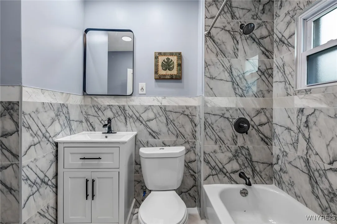 405 W Ferry Street, Buffalo, New York 14213, Buffalo, New York 14213, 6 Bedrooms Bedrooms, ,2 BathroomsBathrooms,Residential,For Sale,405 W Ferry Street, Buffalo, New York 14213,B1627003