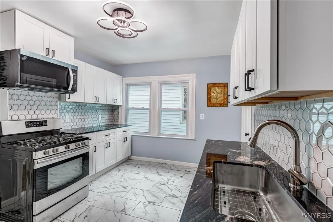 405 W Ferry Street, Buffalo, New York 14213, Buffalo, New York 14213, 6 Bedrooms Bedrooms, ,2 BathroomsBathrooms,Residential,For Sale,405 W Ferry Street, Buffalo, New York 14213,B1627003