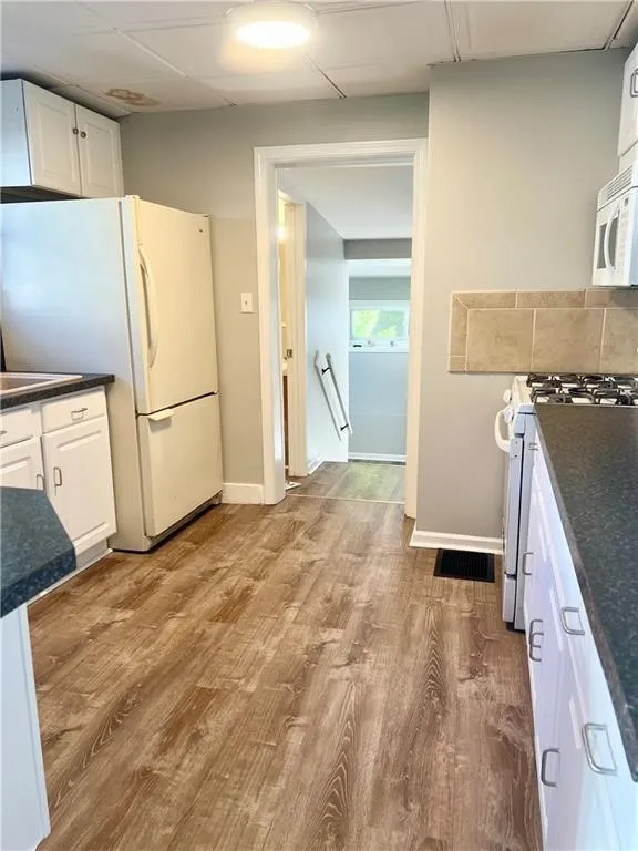 96 South Avenue 96, Webster, New York 14580, Webster, New York 14580, 3 Bedrooms Bedrooms, 5 Rooms Rooms,1 BathroomBathrooms,Residential Lease,For Rent,96 South Avenue 96, Webster, New York 14580,R1626689