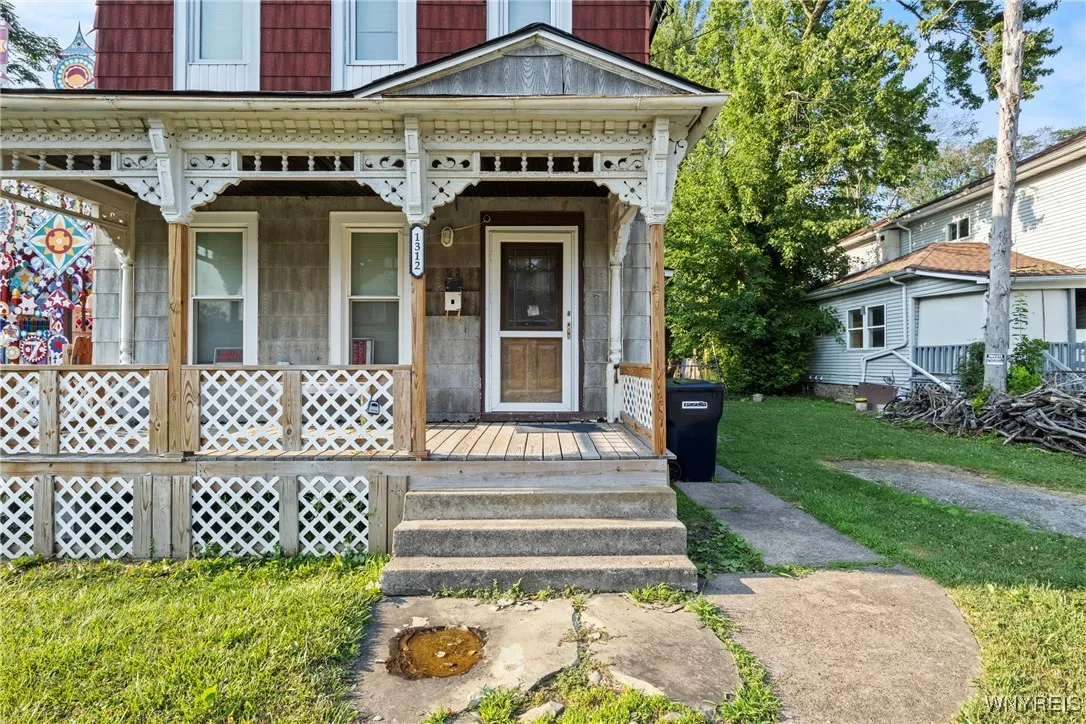 1312 Ontario Avenue, Niagara Falls, New York 14305, Niagara Falls, New York 14305, 3 Bedrooms Bedrooms, ,2 BathroomsBathrooms,Residential,For Sale,1312 Ontario Avenue, Niagara Falls, New York 14305,B1627405